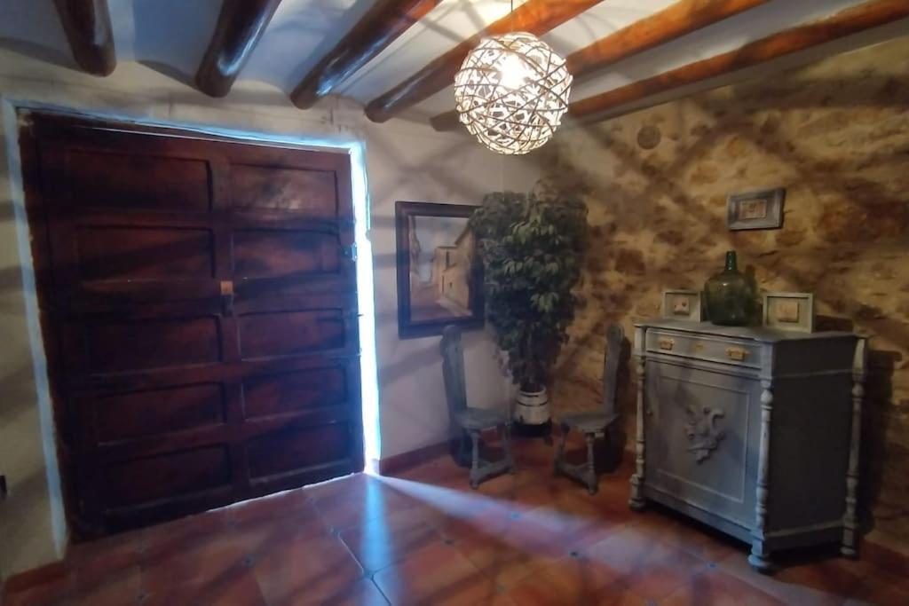 ビジャフランカ・デル・シド Casa Rustica Y Vistas A La Montana - Els Llavadorsヴィラ エクステリア 写真